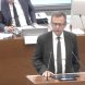 Finanzbürgermeister Torsten Bonew stellt das neue Entschuldungskonzept der Stadt Leipzig vor. Foto: Livestream der Stadt Leipzig, Screenshot: LZ