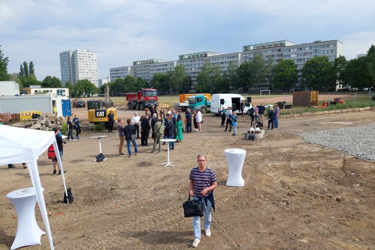 Das Baufeld für die neue Sporthalle am Dösner Weg. Foto: LZ