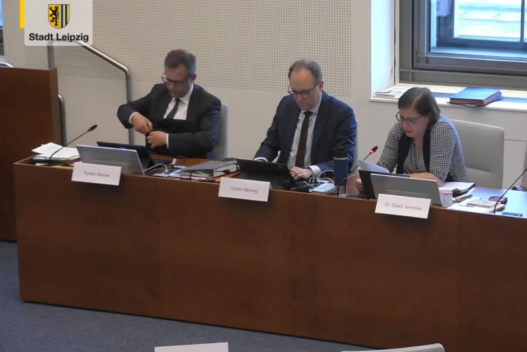 Kulturbürgermeisterin Skadi Jennicke antwortet auf die Nachfragen von Juliane Nagel. Foto: Livestream der Stadt Leipzig, Screenshot: LZ