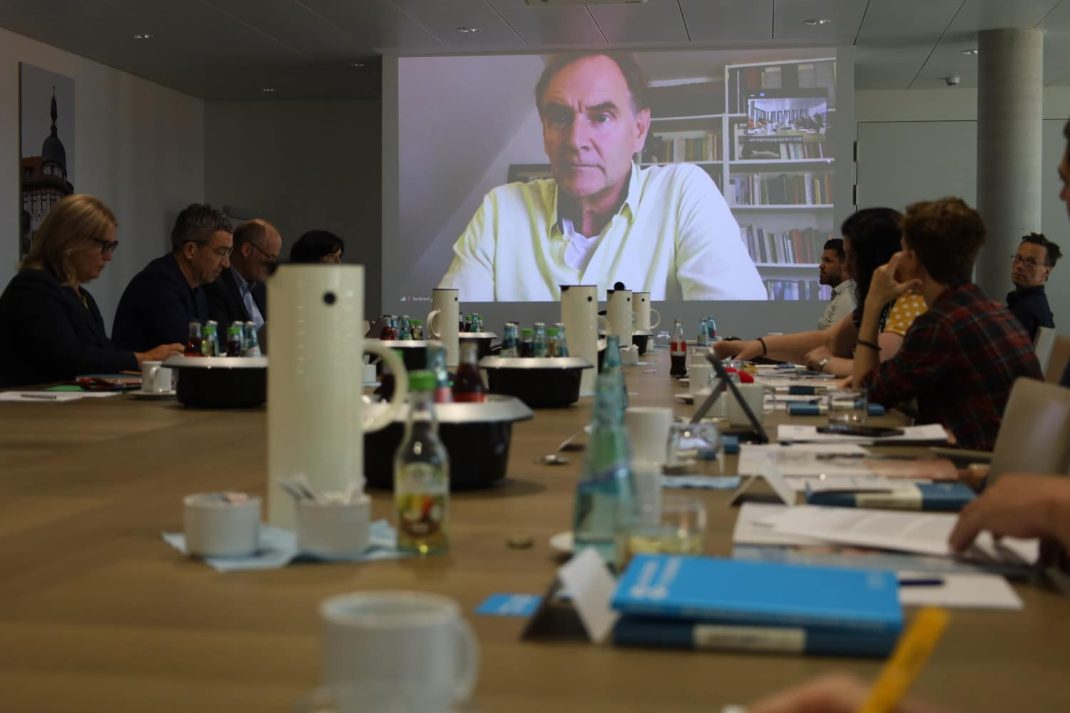Pressekonferenz bei der LWB mit zugeschaltetem OBM. Foto: Ralf Julke