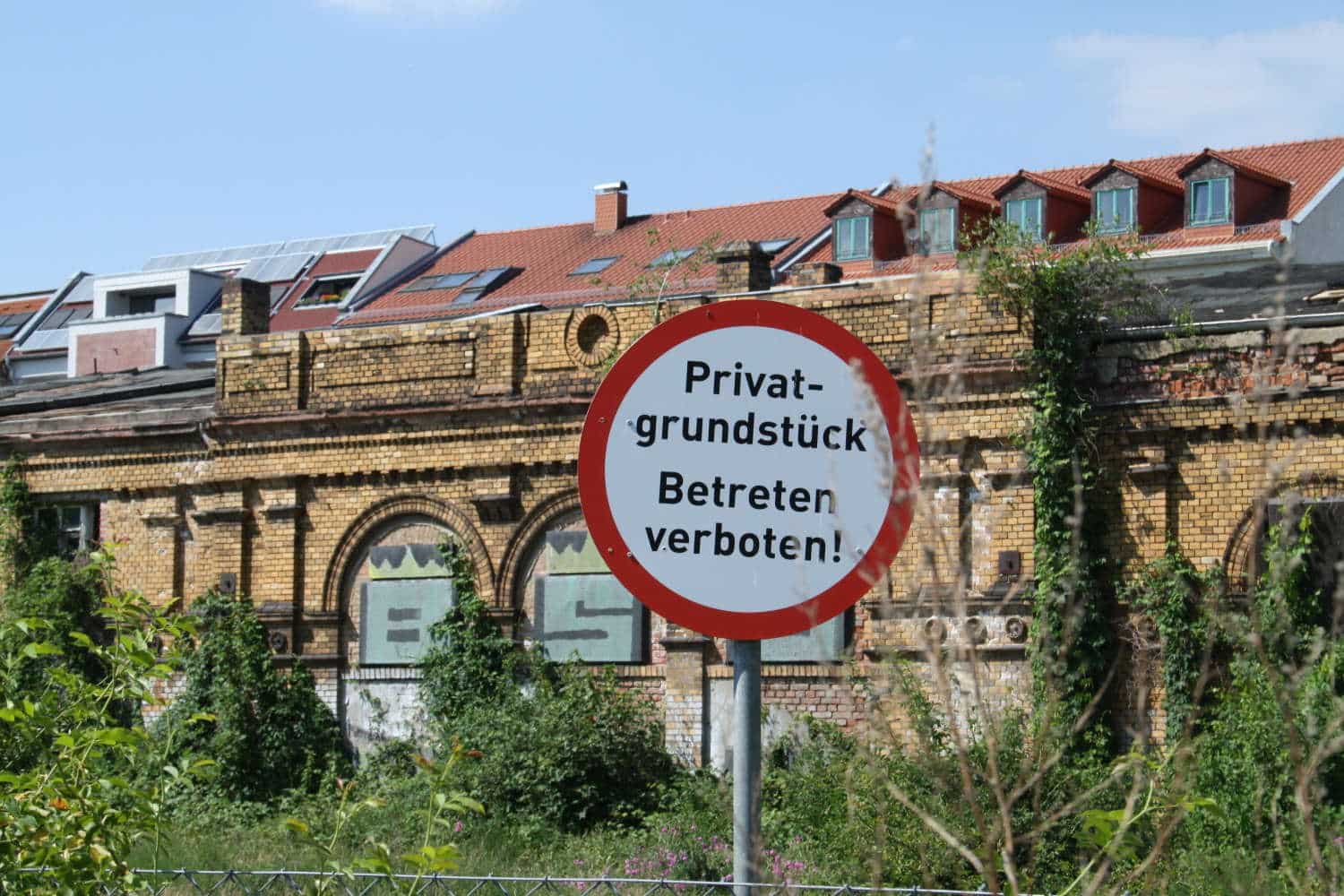 Das einstige Empgangsgebäude des Eilenburger Bahnhofs wird Teil des Schulgebäudes. Foto: Ralf Julke