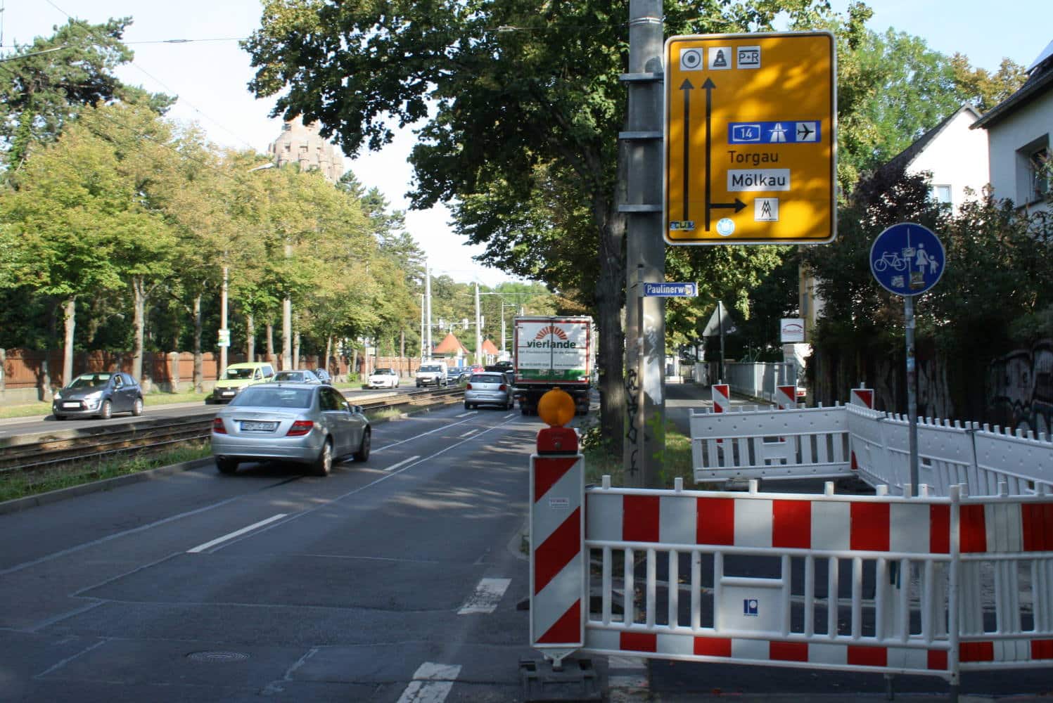 Hinweis auf den nächsten P+R-Platz an der Prager Straße. Foto: Ralf Julke