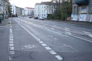 Der Abschnitt der Georg-Schumann-Straße von der Böhmestraße aus gesehen. Foto: Ralf Julke