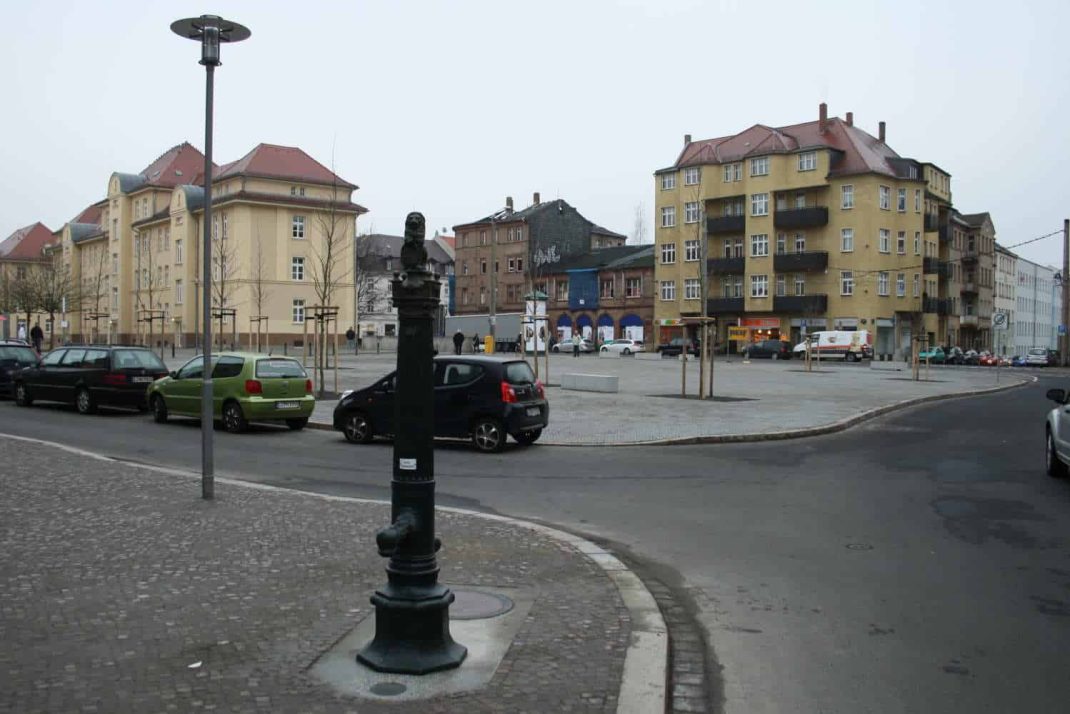Der Huygensplatz mit der Seelenbinderstraße rechts und dem noch stehenden "Goldenen Löwen". Archivfoto: Ralf Julke