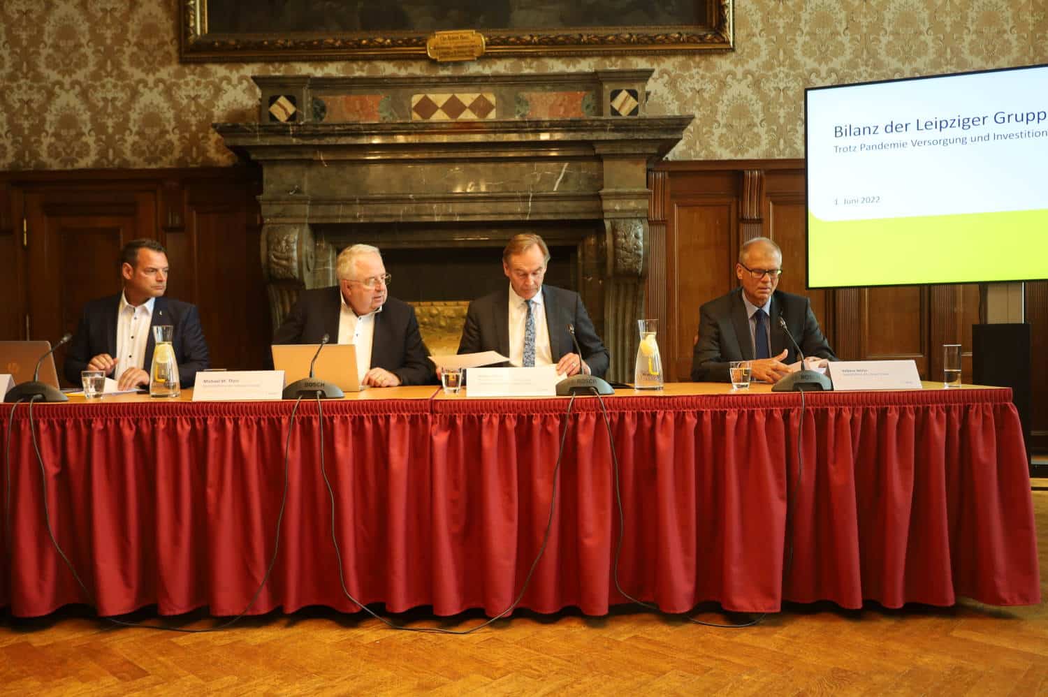 Bilanzpressekonferenz der LVV mit LVV-Pressesprecher Frank Viereckl, Vorstandssprecher Michael M. Theis, Aufsichtsratsvorsitzendem Burkhard Jung und dem Kaufmännischen Geschäftsführer Volkmar Müller (vlnr.). Foto: Ralf Julke