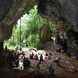 Höhleneingang der Fundstätte Topogaro 2 im Topogaro-Höhlenkomplex im Zentrum der Insel Sulawesi. Foto: Rintaro Ono