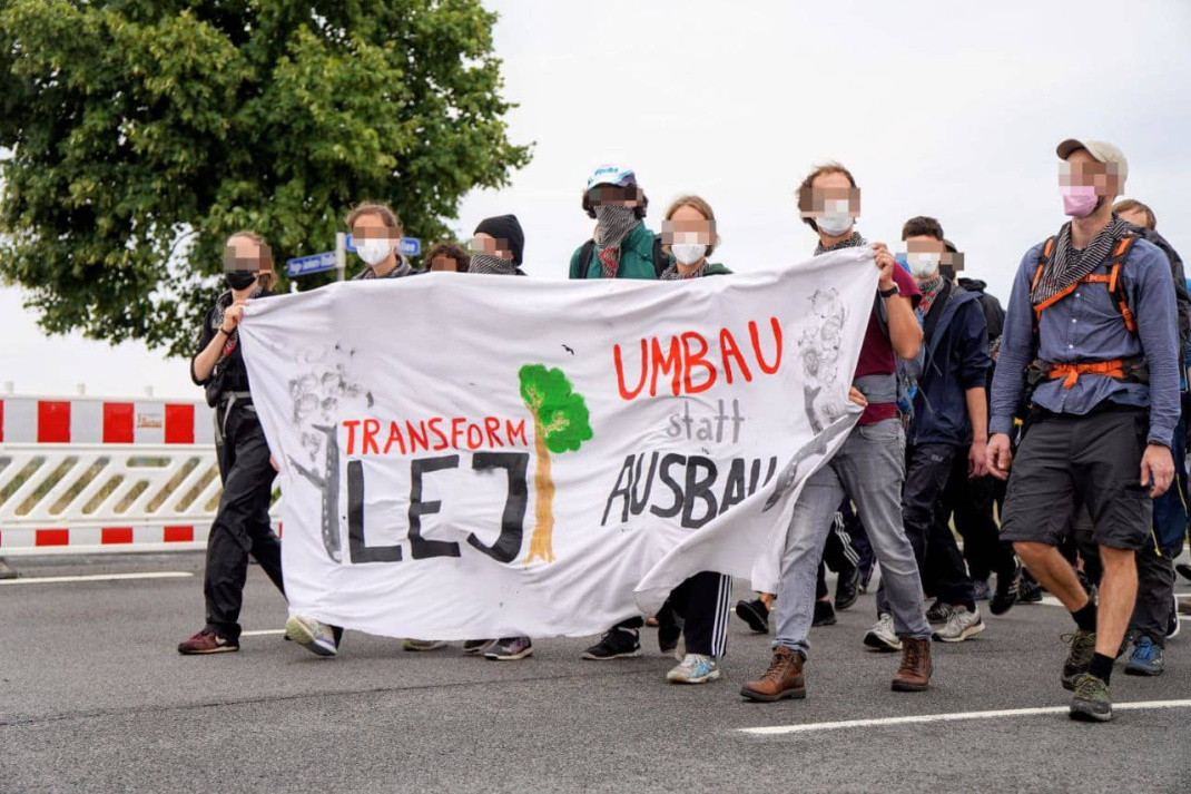 Bilder einer friedlichen Demo gegen den Flughafenausbau am 30. Juli 2022. Foto: Gregor Wünsch