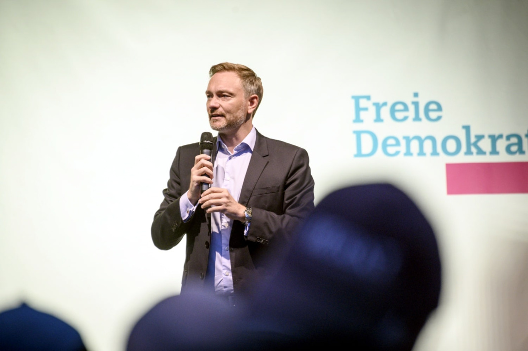 Setzt auf Atomkraft, holte sich aber eine Abfuhr der grünen Parteispitze: Bundesfinanzminister Christian Lindner (FDP) bei einem Wahlkampfauftritt in Leipzig, September 2021. Foto: LZ