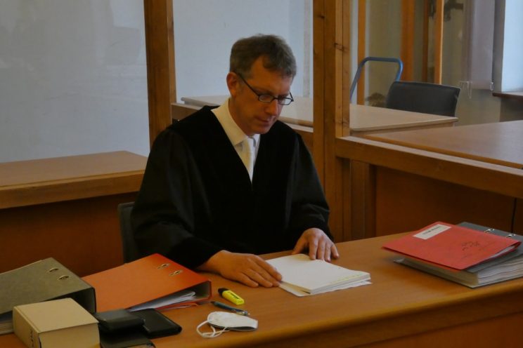 Oberstaatsanwalt Ulrich Jakob wirft dem Angeklagten heimtückischen Mord aus niederen Beweggünden vor. Foto: Lucas Böhme