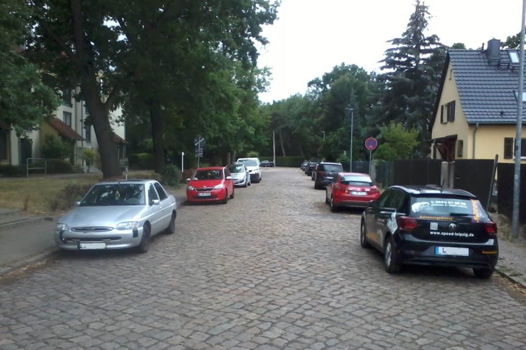 Parksituation in der Gutshofstraße. Foto: Privat