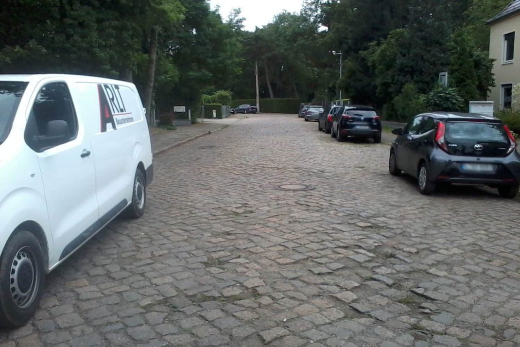 Sie Fahren Auf Eine Gut Ausgebaute Straße www.l-iz.de