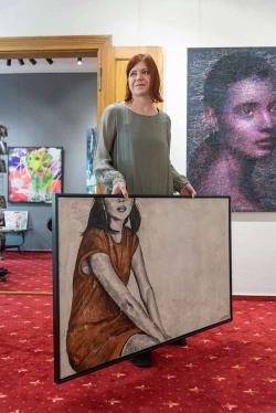 Susanne Höhne in ihrer Beuteltier Art Galerie. Foto: Susanne Höhne