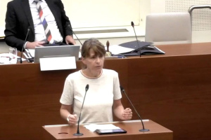Ute Köhler-Siegel spricht zum SPD-Antrag zu den Fahrradübungsplätzen. Foto: Videostream der Stadt Leipzig, Screenshot: LZ