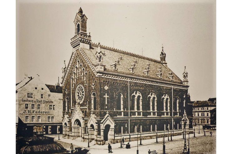 Die von Harald Julius Bosse gestaltete Refomierte Kirche. Abbildung gemeinfrei, Quelle:https://commons.wikimedia.org/wiki/File:ReformierteKircheDresden.jpg