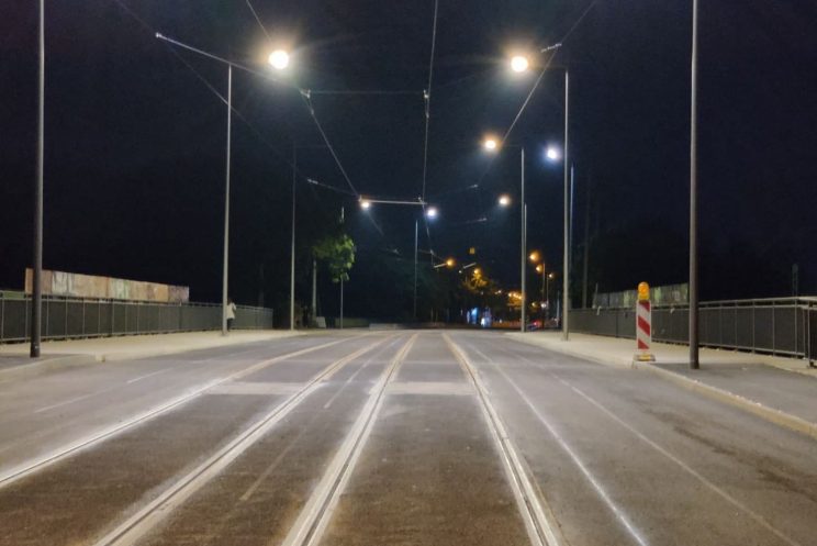 Die sanierte Schlachthofbrücke mit neuer LED-Beleuchtung. Foto: LZ