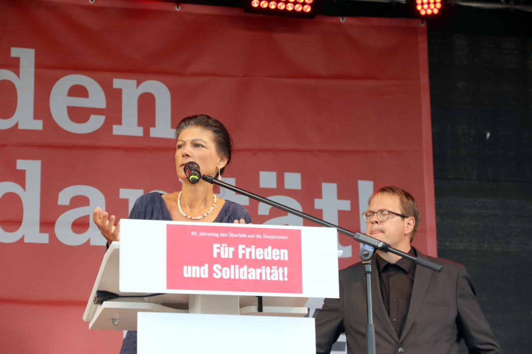 Dieses Bild wird es am 5.9. in Leipzig wohl nicht geben: Sahra Wagenknecht, hier gemeinsam mit ihrem Abgeordneten-Kollegen Sören Pellmann aus Leipzig im Juni 2021, wurde von der geplanten Linken-Demo in der Messestadt ausgeladen. Foto: LZ
