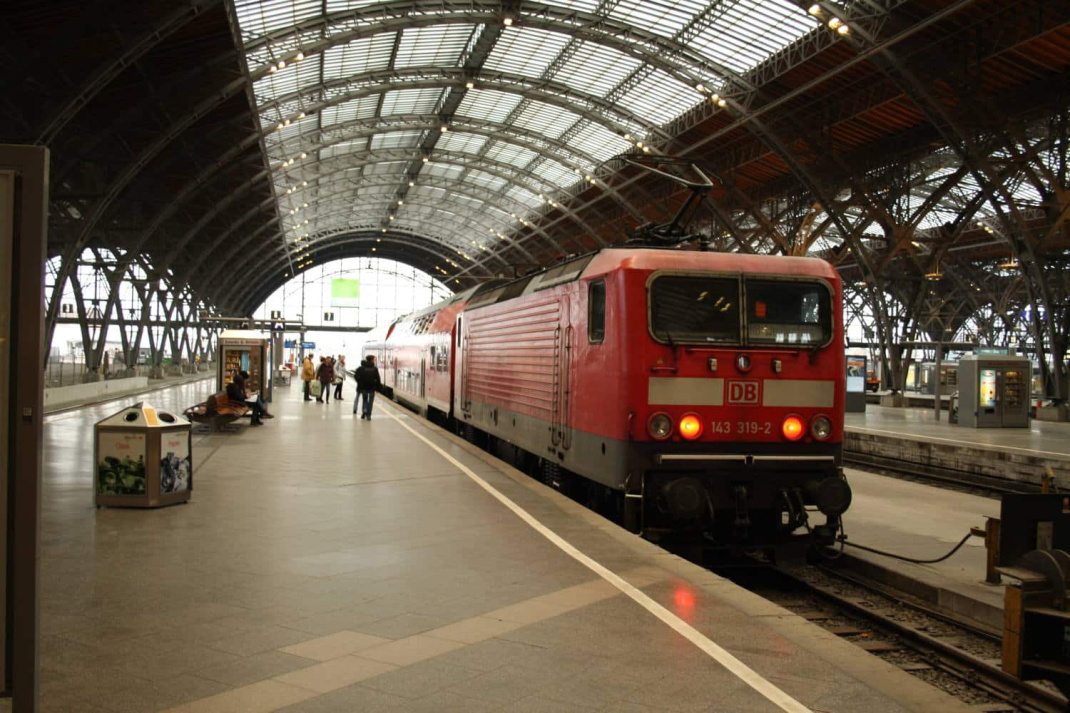 Nahverkehrszug im Hauptbahnhof Leipzig. Foto: Ralf Julke