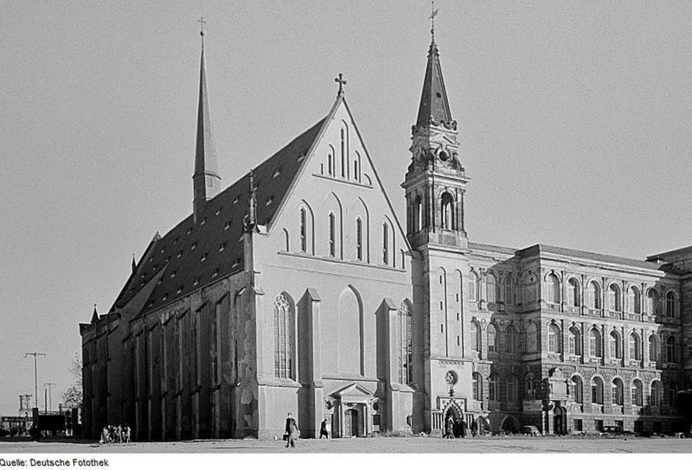 Rück-Ansicht 1951. Foto: Von Deutsche Fotothek, CC BY-SA 3.0 de, https://commons.wikimedia.org/w/index.php?curid=7950250