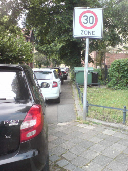 Parksituation in der Pohlentzstraße. Foto: Privat