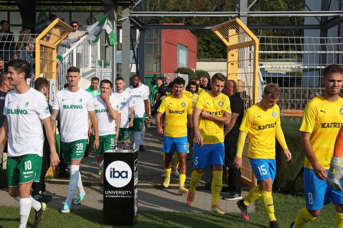 Chemie und Lok laufen zum 107. Stadtderby auf den Rasen des Alfred-Kunze-Sportparks. Foto: Jan Kaefer