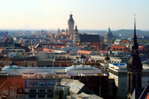 Blick auf Dächer in der Leipziger Innenstadt.