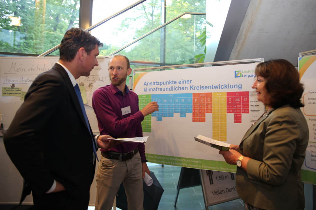 Landrat Graichen im Gespräch mit Falko Haak und Gesine Sommer. Foto: Landratsamt Landkreis Leipzig