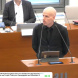Grünen-Stradtrat Jürgen Kasek begründet die Ablehnung der Campingplatzpläne am Störmthaler See. Foto: Livestream der Stadt Leipzig, Screenshot: LZ