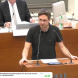 Linke-Stadtrat Michael Neuhaus spricht zum ehemaligen GISAG-Gelände. Foto: Videostream der Stadt Leipzig, Screenshot: LZ