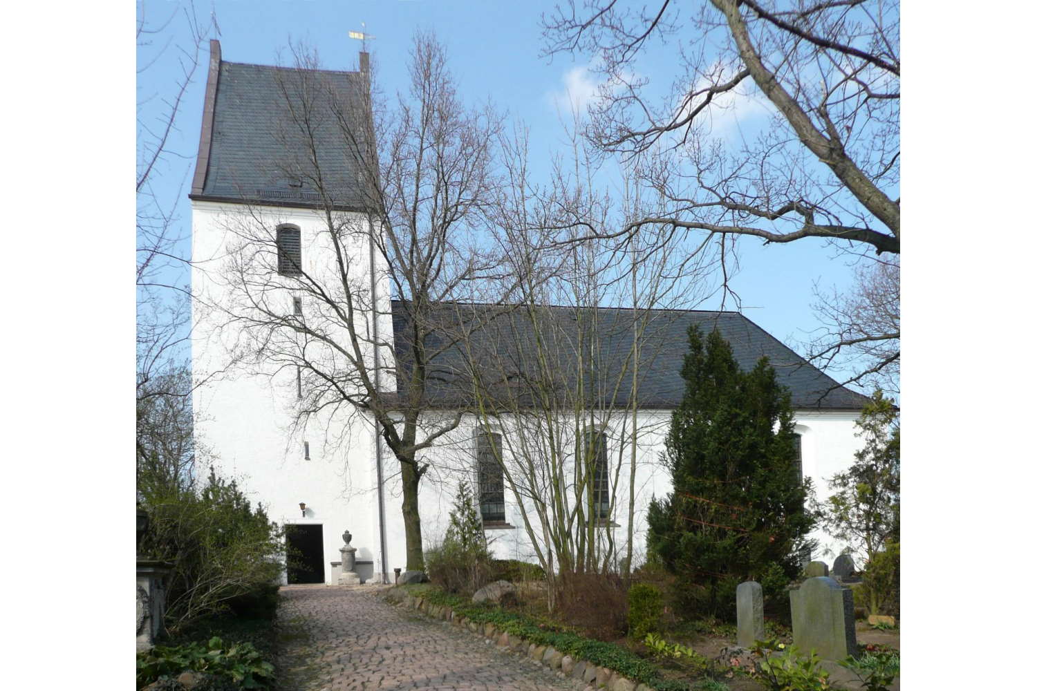 Kirche Panitzsch. Foto: ch ivk, CC BY 3.0, https://commons.wikimedia.org/w/index.php?curid=14714374