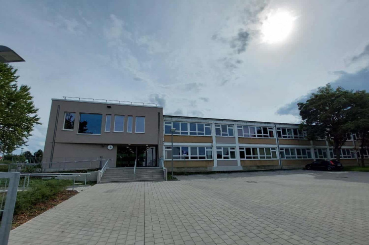 Die um moderne Anbauten erweiterte Oberschule in Mölkau. Foto: Sabine Eicker