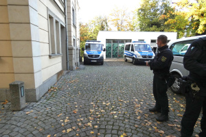 Eine von mehreren Durchsuchungsmaßnahmen am Dienstag in Leipzig. Foto: LZ