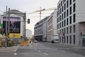 Heute noch ohne Radstreifen: Blick in die Berliner Straße. Foto: Ralf Julke