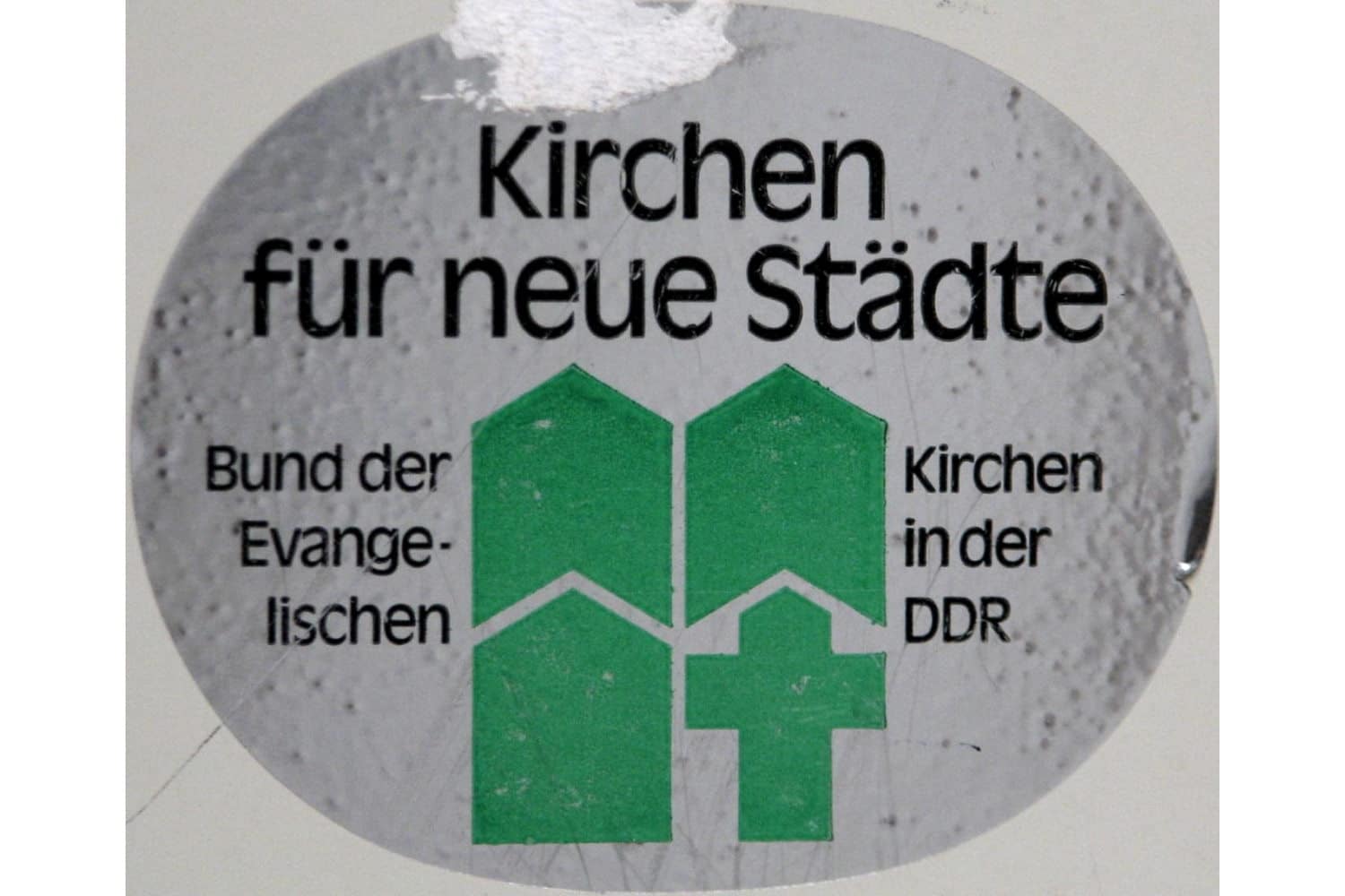 Seltener Aufkleber zur Aktion, wohl um 1980. Entdeckt in Leipzig im September 2022. Foto: Ghostwriter123, CC BY-SA 4.0, https://commons.wikimedia.org/w/index.php?curid=123163710