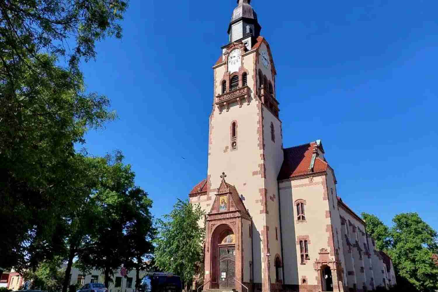 „Was sagt der Frosch dazu?“ Die Kirchgemeinden im Leipziger Süden laden am 10. Mai zum 33. Straßenfest am Connewitzer Kreuz