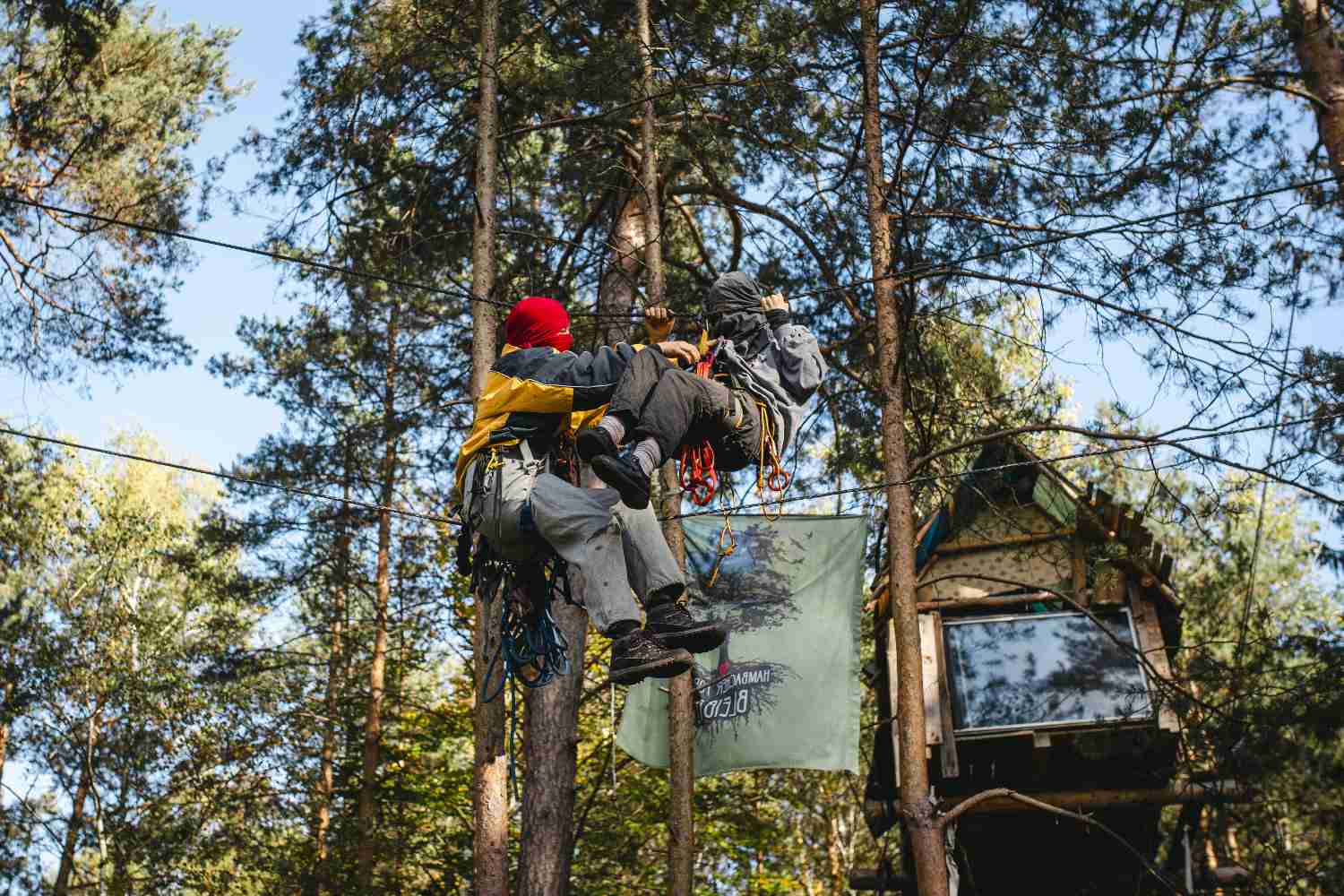 Aktivist/-innen bei der Waldbesetzung „Heibo“. Foto: Jannis Große