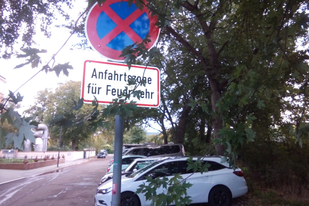 Gehwegparker in der Coblenzer Straße.