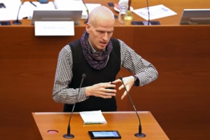 Jürgen Kasek am Rednerpult im Stadtrat.