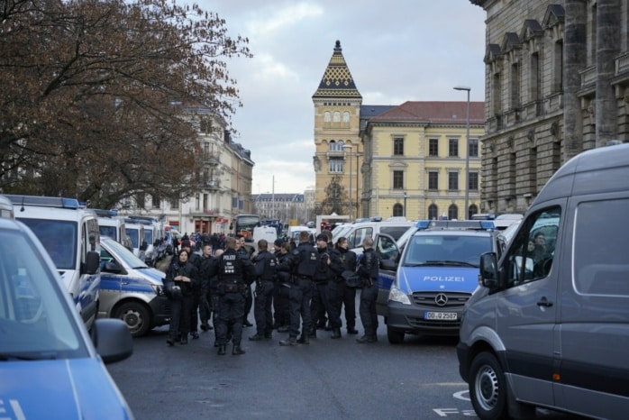 Massive Polizeipräsenz zwischen Simsonplatz und US-Konsulat.
