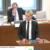 Oskar Teufert spricht am Rednerpult in der Ratsversammlung.
