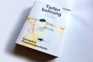 Stephanie Jacobs (Hrsg.): Tiefenbohrung. Foto: Ralf Julke
