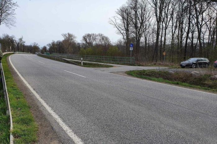 An der B 186 in Schkeuditz wird def Brückendurchlass für den Zschampert erweitert. Foto: Kathleen Burkhardt-Medicke