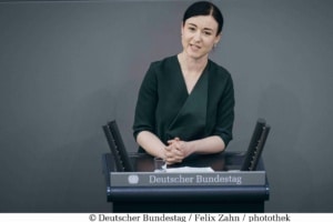 Dr. Paula Piechotta, Bündnis 90/Die Grünen, MdB am Rednerpult im Deutschen Bundestag