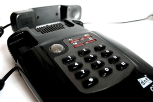 Telefon mit abgenommenem Hörer