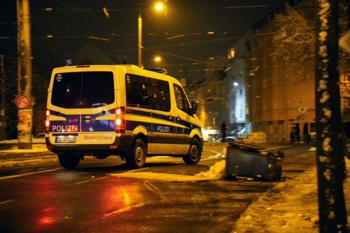 Erster Schnee, da ist die Polizei nicht weit in Connewitz