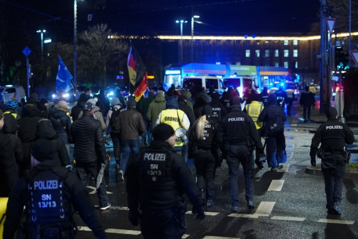 Das letzte Mal vor Weihnachten und wieder ein paar weniger: gerade noch 80 Teilnehmende bei "Leipzig steht auf" am 19.12.2022. Foto: Ferdinand Uhl
