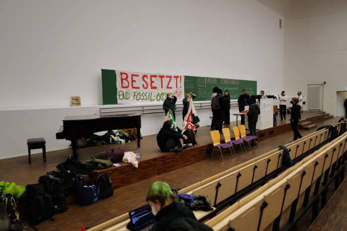 Studierende haben am 12. Dezember 2022 den größten Hörsaal der Uni Leipzig besetzt. Foto: Luise Mosig