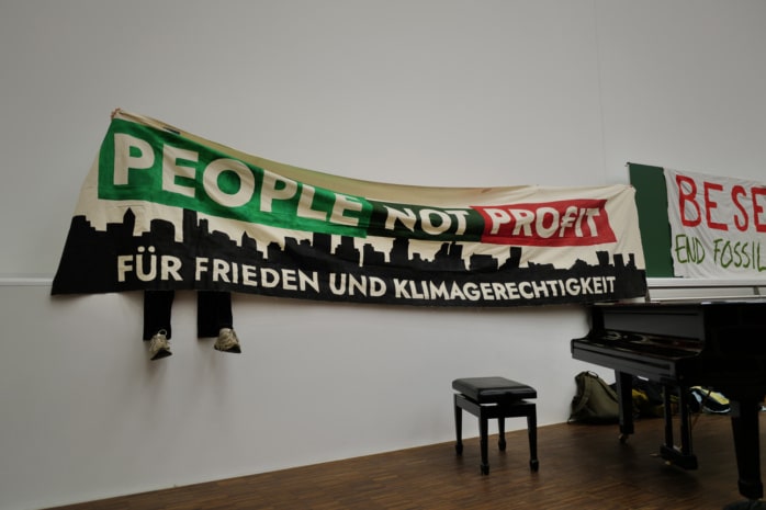 Studierende haben am 12. Dezember 2022 den größten Hörsaal der Uni Leipzig besetzt. Foto: Luise Mosig