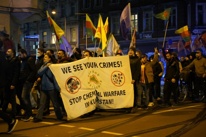 Demonstration für die Unantastbarkeit Rojavas und für ein Gedenken an weitere getötete Kurdinnen. Foto: LZ