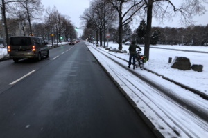 Radwegzustand an der Jahnallee am 12. Dezember 2022. Foto: Christoph Hench