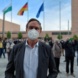 Burkhard Jung mit Maske vor dem Neuen Rathaus